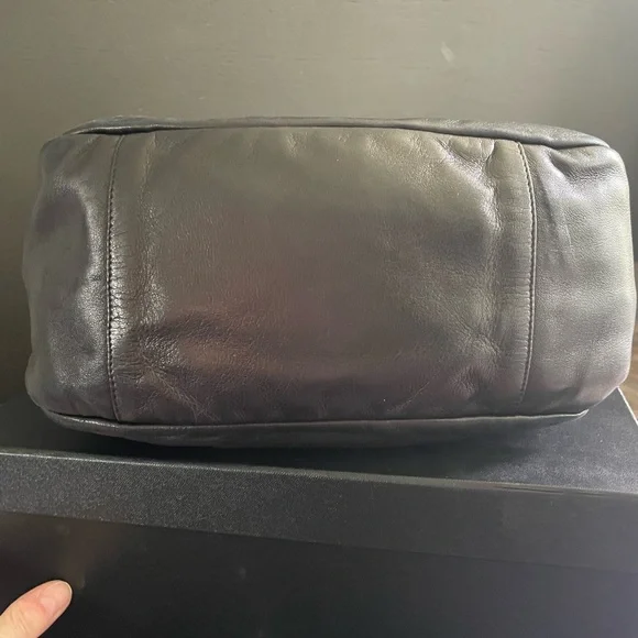 🔥SALE 🔥 EUC Chanel 9th series Lambskin Leather Ring Handle Hobo-Full Inclusion - Picture 7 of 14